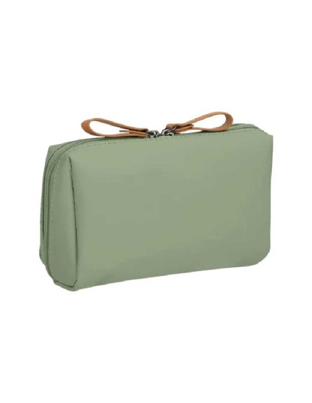 neceser-mujer-verde-cosmetica